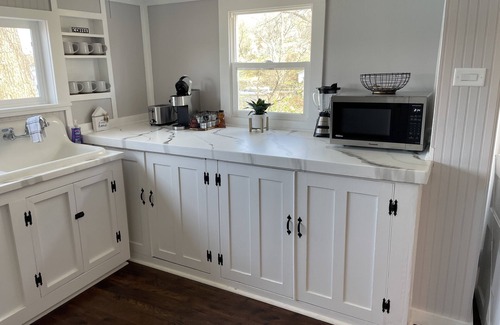 Howe Cottage | Charming Lake Cottage! Close to Shipshewana, Clean Lake, Boat Rentals