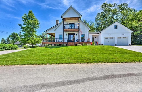 North East House | Charming Lake Erie Getaway Walk to Beach!