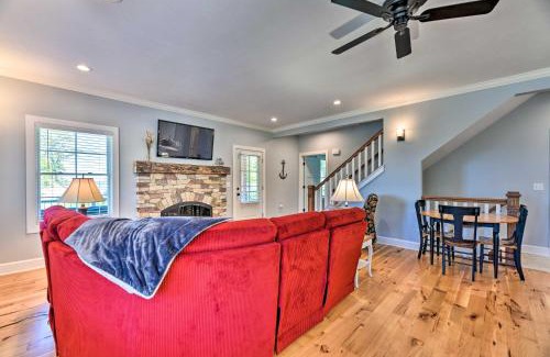 North East House | Charming Lake Erie Getaway Walk to Beach!