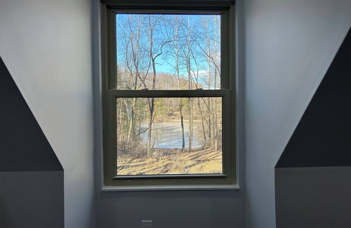 Lancaster Cottage | Charming LAKE FRONT COTTAGE just 13 miles from Hocking Hills!
