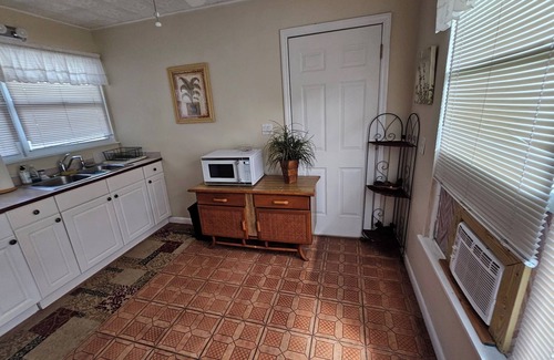 Highland Apartment | Charming Lake Front Apartment