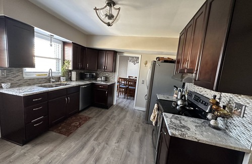 Port Clinton House | Charming Lake House, short walk to lake, near downtown PC, great for families!