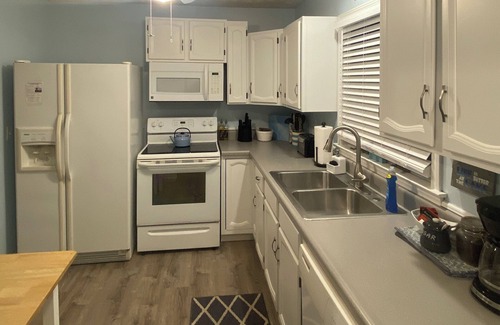 Huron House | Charming Lake House in Huron; close to Cedar Point, Sports Force, Kalahari
