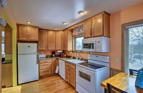 Lake Ripley Cottage | Charming Lake Ripley Cottage w/Water View!