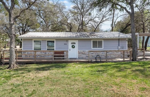 Clifton House | Charming Lake Whitney Retreat—Family Getaway or Fishing Trip Near Waco & Clifton