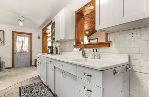 Traverse City House | Charming Lakefront Cottage Retreat | Vintage Decor