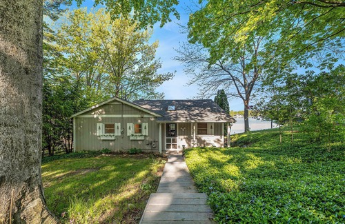 Traverse City House | Charming Lakefront Cottage Retreat | Vintage Decor