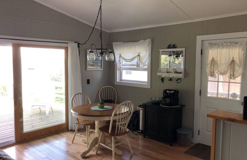 Schuyler Falls House | Charming lakefront cottage