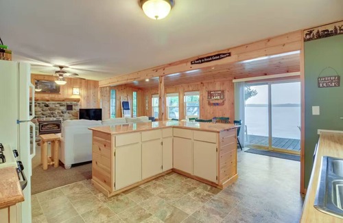 Aitkin Cabin | Charming Lakefront Cabin on Clean & Clear Big Pine Lake. Pet Friendly!n