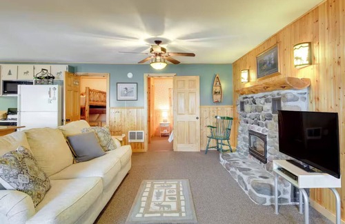 Aitkin Cabin | Charming Lakefront Cabin on Clean & Clear Big Pine Lake. Pet Friendly!n