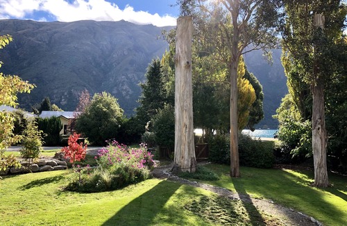 Kingston Cottage | Charming Lakefront Cottage Retreat with large sheltered garden and stunning view