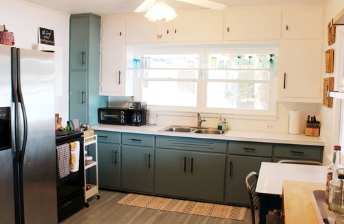 Higgins Lake Cottage | Charming, LAKEFRONT cottage on beautiful HIGGINS LAKE