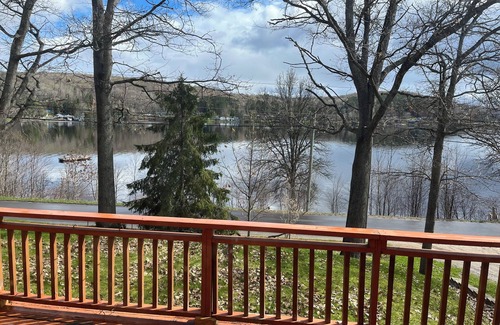 Katrine House | Charming lakefront cottage on Little Doe Lake in Muskoka