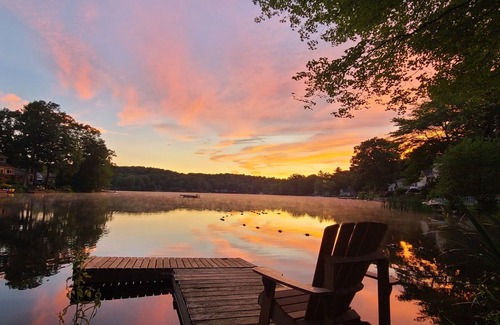 Ashford Cottage | Charming Lakefront Cottage