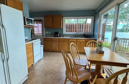 Bradley Cottage | Charming Lakefront Retreat with Sandy Beach – Perfect Getaway