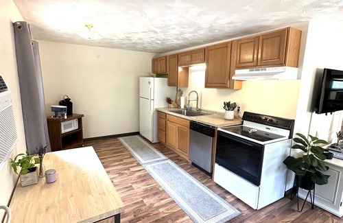 Culver House | Charming Lakehouse with huge yard - downtown Culver!