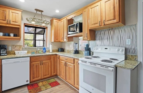 Lakeshore South House | ~Charming Lakeshore Home, 3 Bedrms, Nr NAS Jax~