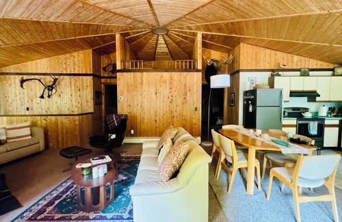 Ellsworth House | Charming lakeside 2-bedroom house minutes from downtown Ellsworth with WiFi