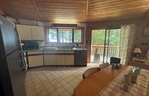 Ellsworth House | Charming lakeside 2-bedroom house minutes from downtown Ellsworth with WiFi