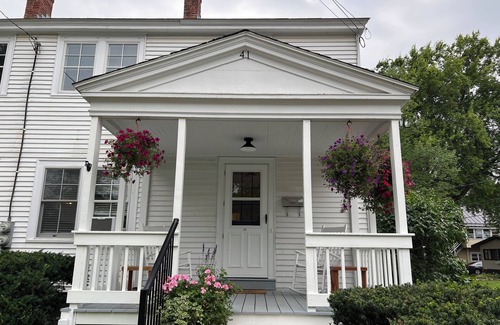 South End House | Charming Lakeside Beach House, three bedrooms in fabulous Burlington