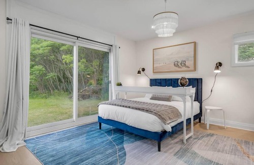 Port Hope House | Charming Lakeside Breeze By The Lake