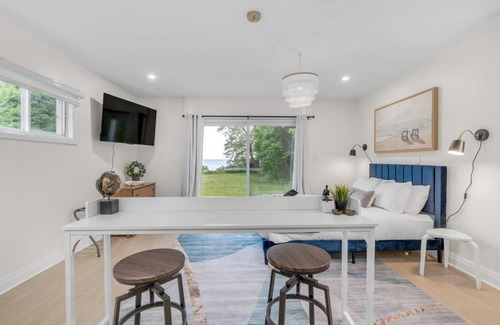 Port Hope House | Charming Lakeside Breeze By The Lake