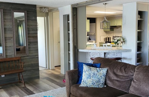 Florence Cottage | Charming lakeside cottage to watch nature play