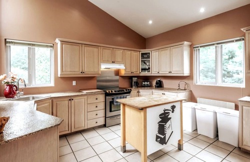 Nominingue Cottage | Charming Lakeside Retreat | Lac Blanc, Nominingue – Spacious Family Getaway 🏡🛶❄️