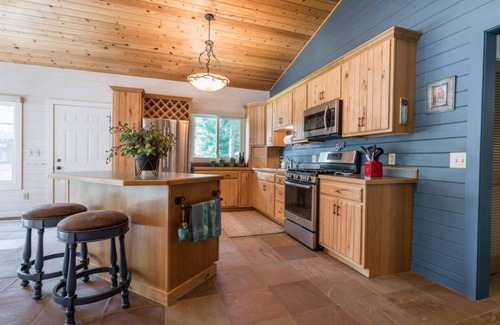 Girard Cabin | Charming Lakeside Retreat with Great Room & Fireplace - Your Perfect Getaway!