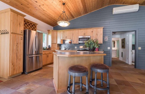 Girard Cabin | Charming Lakeside Retreat with Great Room & Fireplace - Your Perfect Getaway!