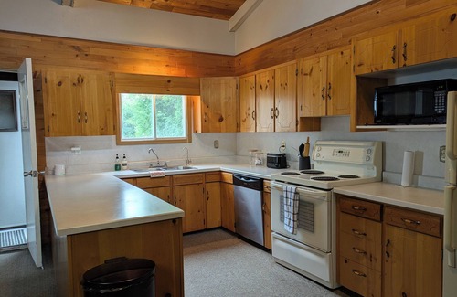 Saint Laurent Cabin | Charming Lakeview cabin in a peaceful bay