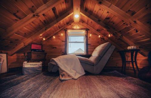 Ashtabula House | Charming Lakeview Cabin Near Geneva-On-The-Lake!