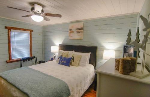 Ashtabula House | Charming Lakeview Cabin Near Geneva-On-The-Lake!