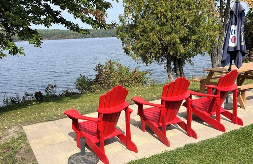 Rideau Lakes Cottage | Charming Lakeview Cottage on Waterfront -2 bedroom in Marvelous Westport Ontario