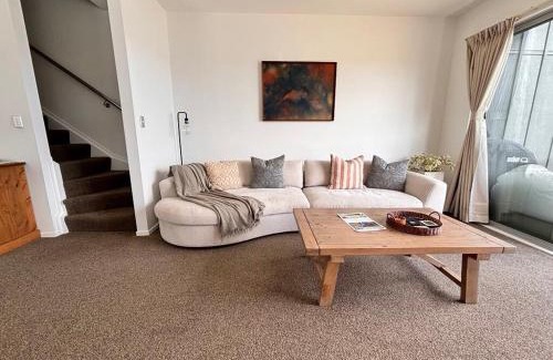 Matarangi Villa | Charming Lakeview Golf Villa