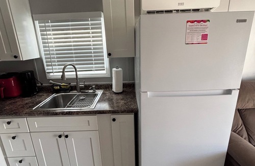 Morristown Boat Rental | Charming land accessible houseboat in Morristown