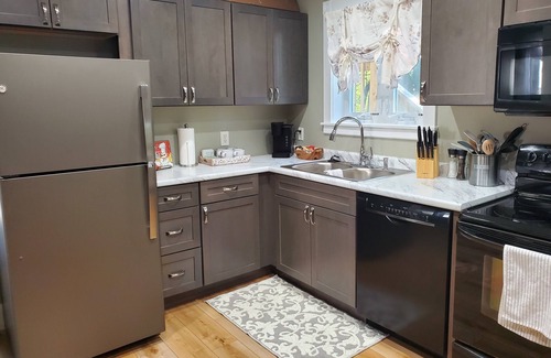 East Haven  Rutland County Apartment | Charming, Large, 2-bedroom apartment with AC, and fast WIFI. Self-Check In.