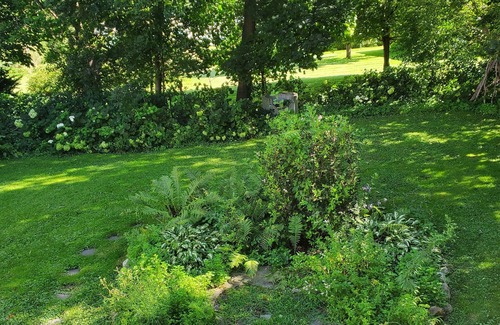 East Haven  Rutland County Apartment | Charming, Large, 2-bedroom apartment with AC, and fast WIFI. Self-Check In.