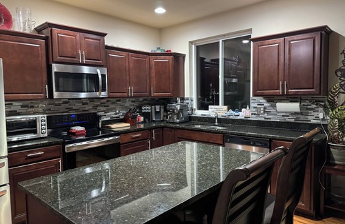 Ellensburg House | Charming large 4-bedroom house with WiFi and AC in delightful Ellensburg.
