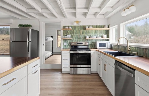 Moscow Other | Charming Large 6-bedroom farmhouse in Stowe Lower village with Soaking tub