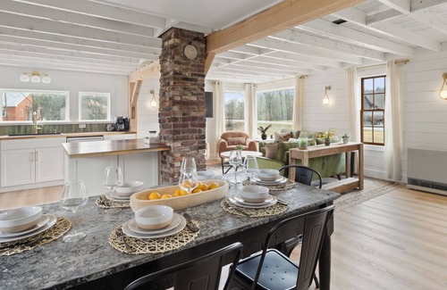 Moscow Other | Charming Large 6-bedroom farmhouse in Stowe Lower village with Soaking tub
