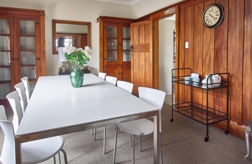 Christchurch House | Charming Large Home | Perfect for Families, Groups & Business Stays, great value