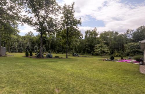 Lewiston Apartment | Charming Lewiston Apt 10 Miles to Niagara Falls!