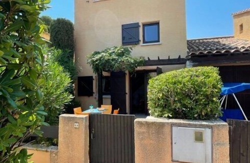 Les Arenes Apartment | Charming little house with lovely outdoor