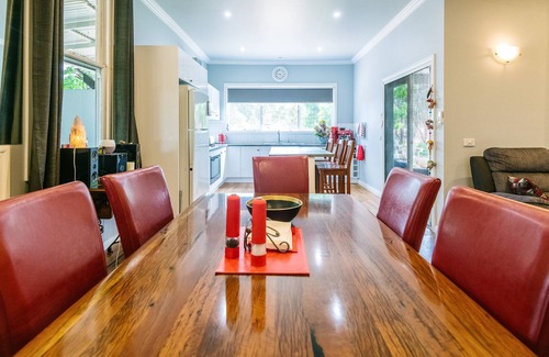 Longlea Cottage | Charming light filled cottage 15mins out of Bendigo on large block.