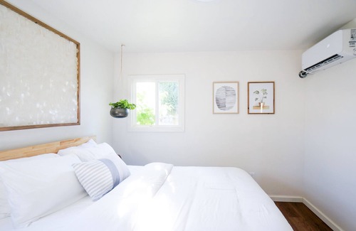 South Beacon Hill Cottage | Charming light-filled cottage near airport and DT