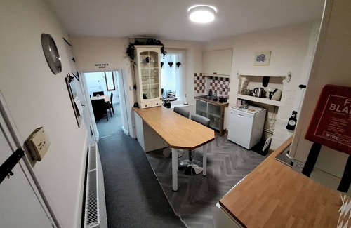 Lincoln Cottage | Charming Lincoln Cottage Family & Pet-Friendly