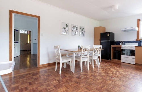 South Launceston House | Charming Little Home: Near City, Parking & Wifi