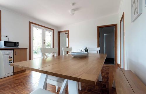 South Launceston House | Charming Little Home: Near City, Parking & Wifi