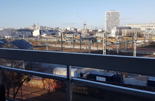 Flandres Apartment | Charming little apartment with Sacré Coeur view